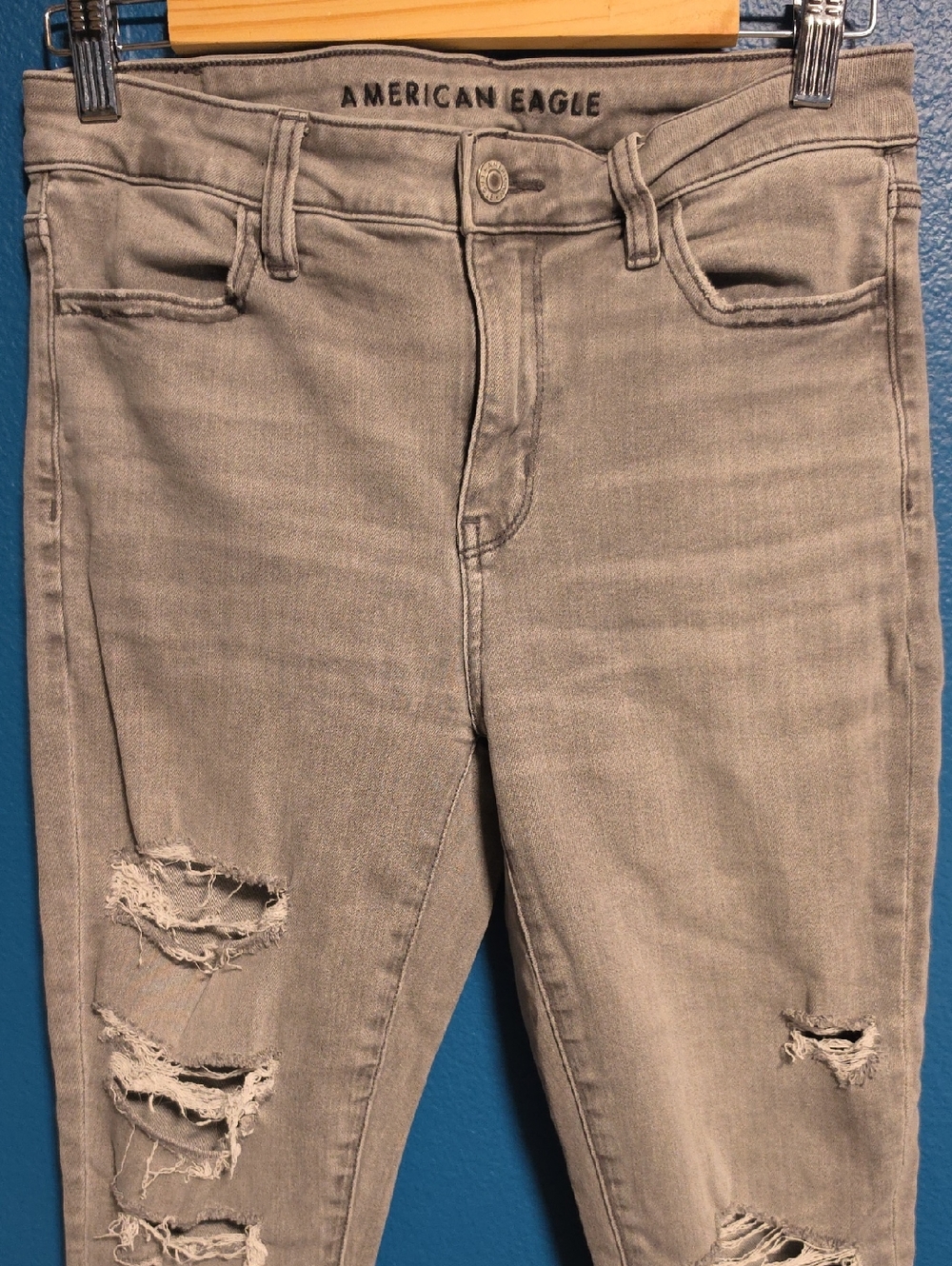 American Eagle Outfitters Gray Distressed Skinny Jeans